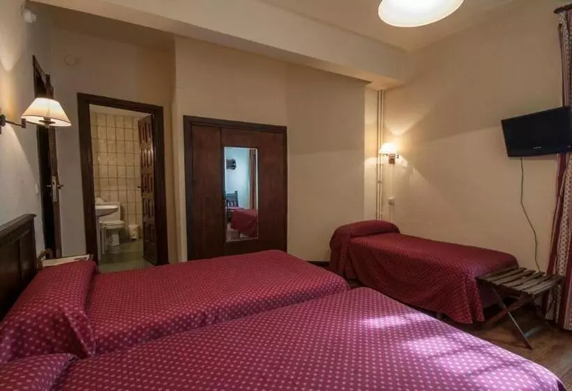 اتاق استاندارد سه نفره, Hostal Ayestaran Ii