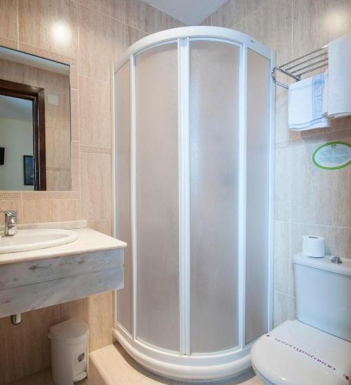 标准三人间, Hostal Ayestaran Ii