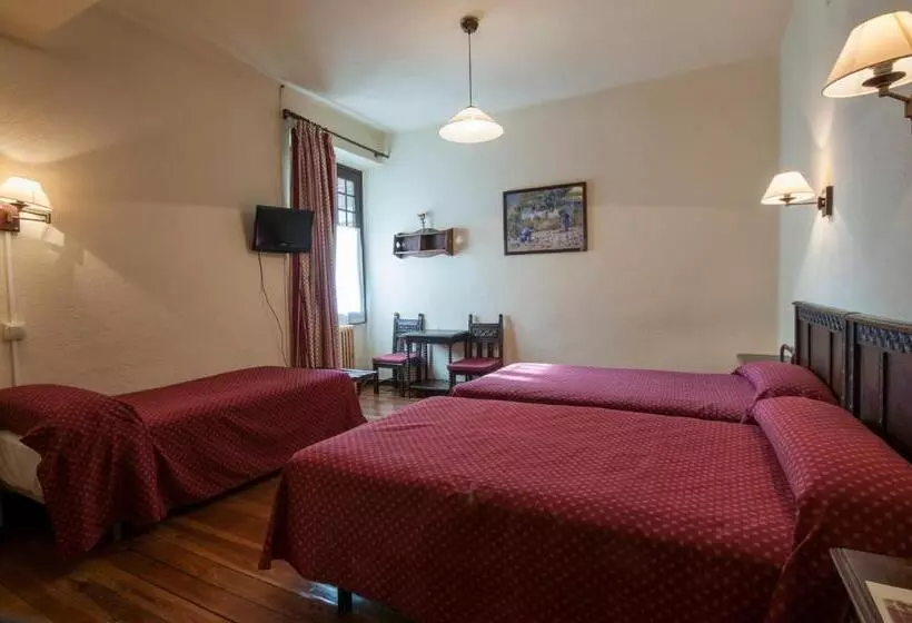 اتاق استاندارد سه نفره, Hostal Ayestaran Ii