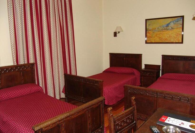 Номер Стандарт Трехместный, Hostal Ayestaran Ii