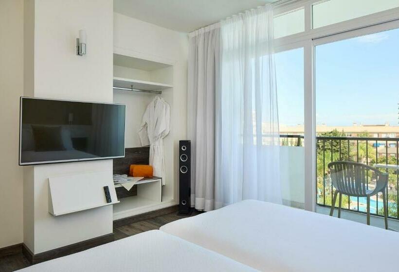 プールビューファミリールーム, Sol Principe