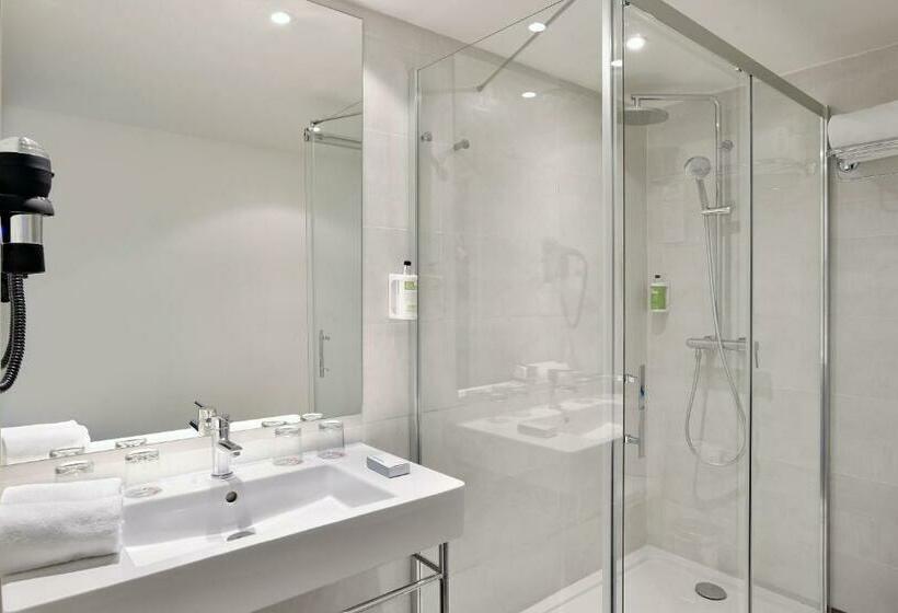 プールビューファミリールーム, Sol Principe