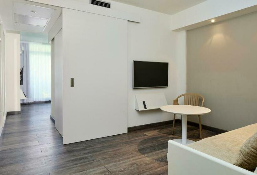 サイドオーシャンビュースタンダードルーム, Sol Principe