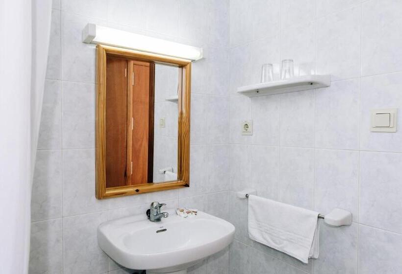 חדר סטנדרט לשלושה עם מרפסת, Teremar