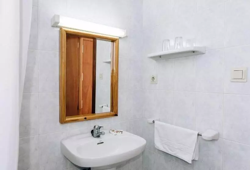 Economy Room