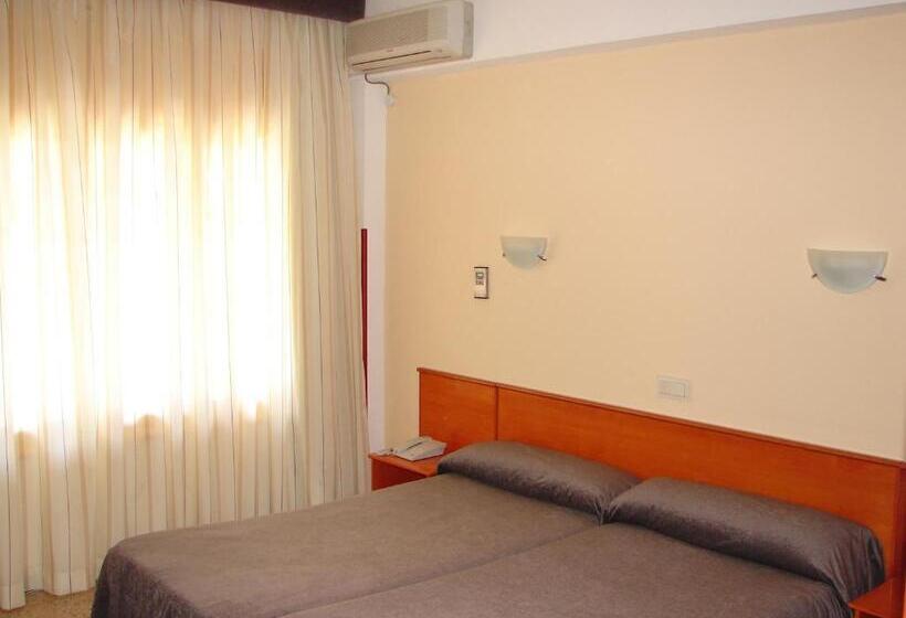 חדר אקונומי לשלושה, Teremar