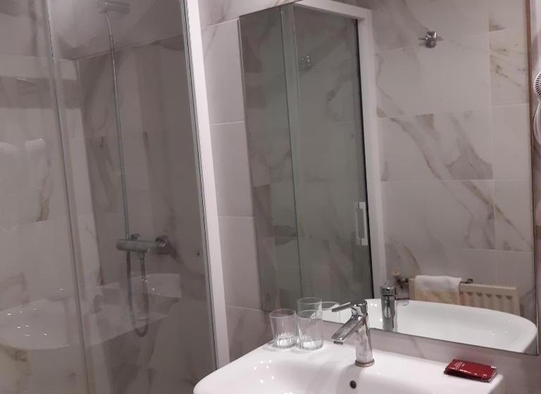 غرفة قياسية رباعية, Lizana 2