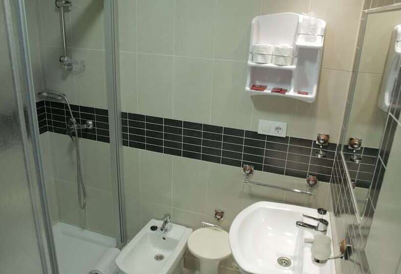 اتاق استاندارد سه نفره, Alda Bueumar