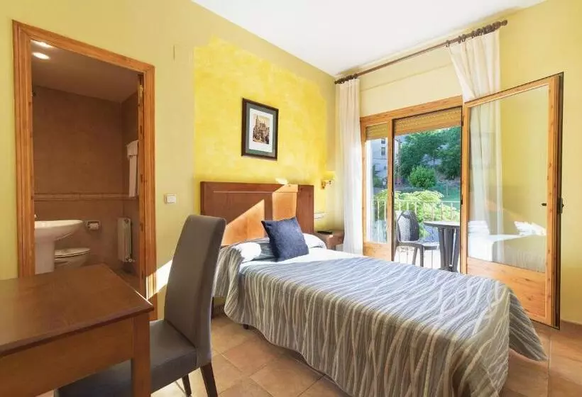 Standard Single Room, Cinca