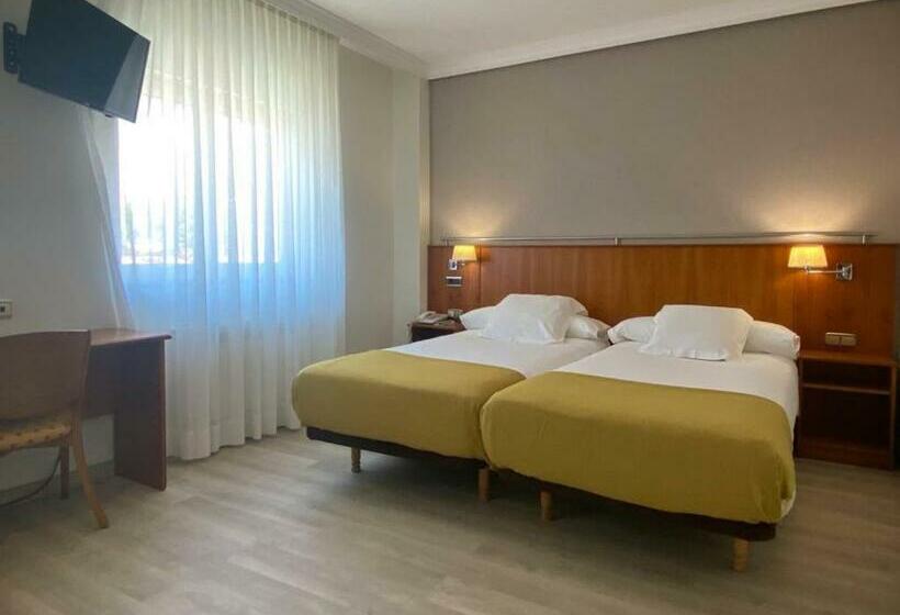 חדר סטנדרט לשלושה, Ciudad De Compostela