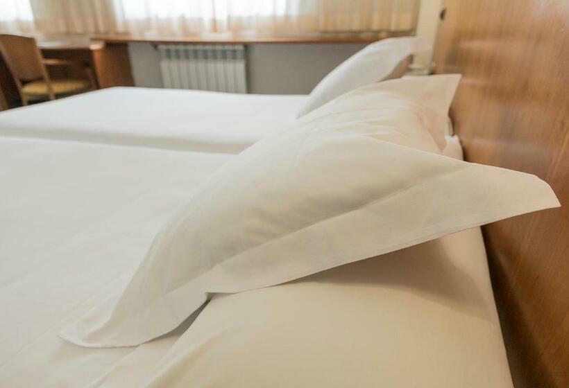 חדר סטנדרט לשלושה, Ciudad De Compostela