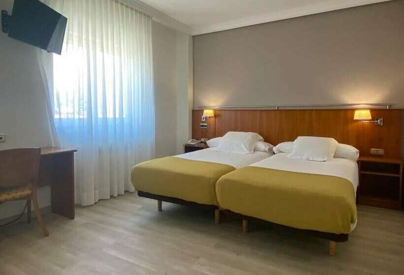 חדר סטנדרט לשלושה, Ciudad De Compostela