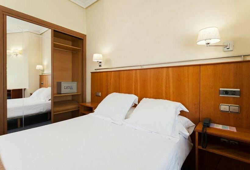 חדר סטנדרט לשלושה, Ciudad De Compostela