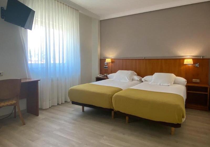 חדר סטנדרט לשלושה, Ciudad De Compostela