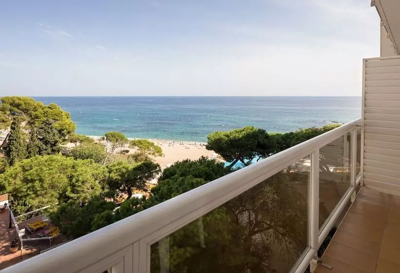 اتاق سه نفره سوپریور با چشم‌انداز دریا, htop Caleta Palace