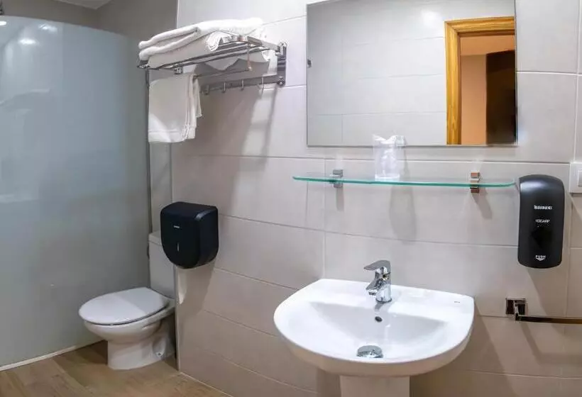اتاق استاندارد سه نفره, L'oncle Pere Habitacions