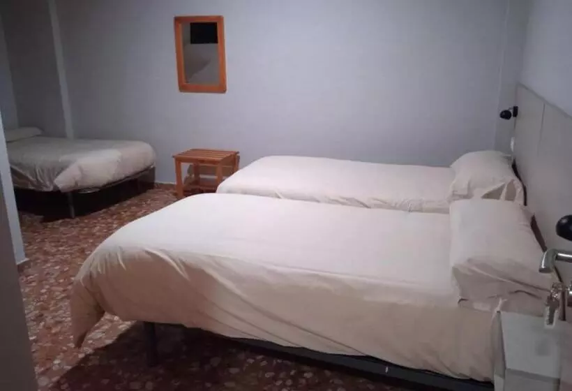 اتاق استاندارد سه نفره, L'oncle Pere Habitacions