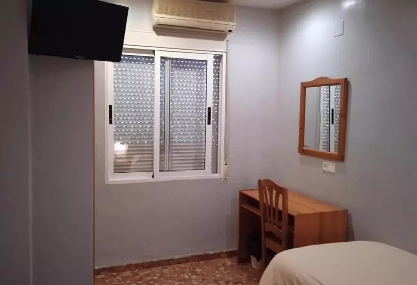اتاق استاندارد یک نفره, L'oncle Pere Habitacions