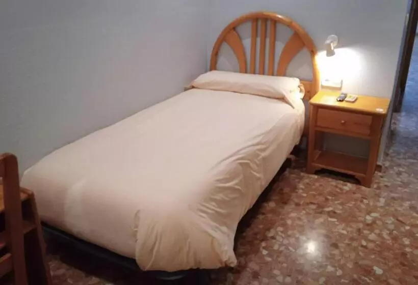 اتاق استاندارد یک نفره, L'oncle Pere Habitacions