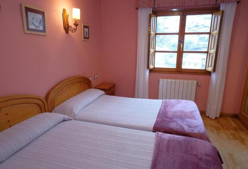 غرفة قياسية, Restaurante Casa Manolo