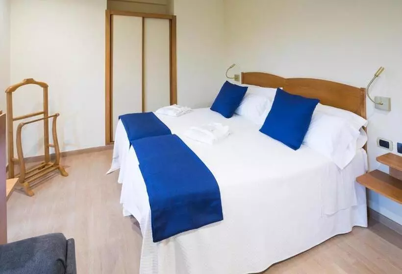 Habitación Triple Estándar, Roma