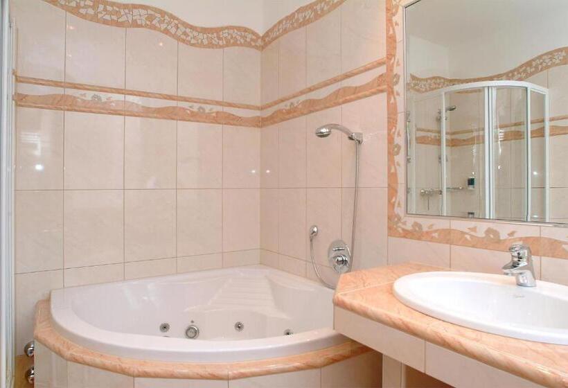 Номер Стандарт с Гидромассажем, Altstadthotel Mosser