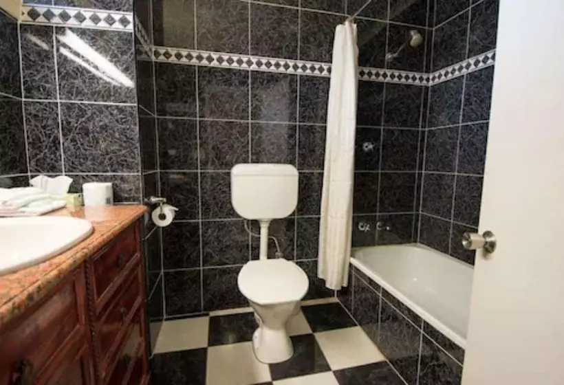 اتاق لوکس, Elkira Court Motel