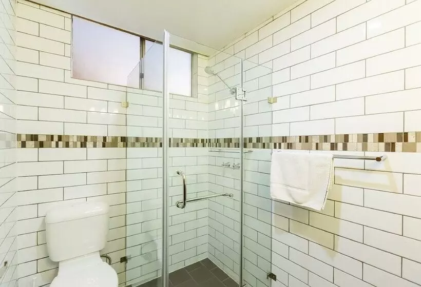 اتاق لوکس, Elkira Court Motel