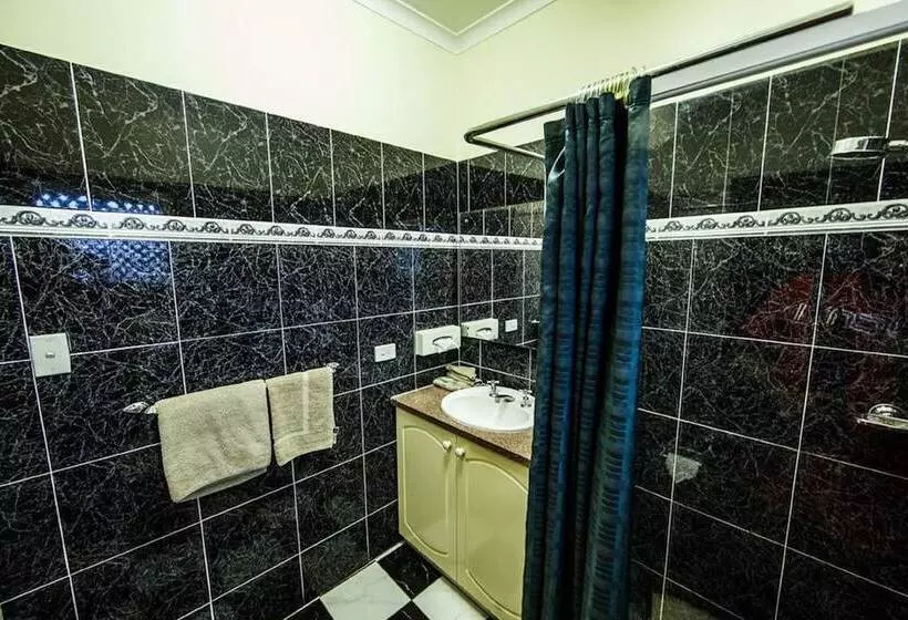 اتاق استاندارد, Elkira Court Motel