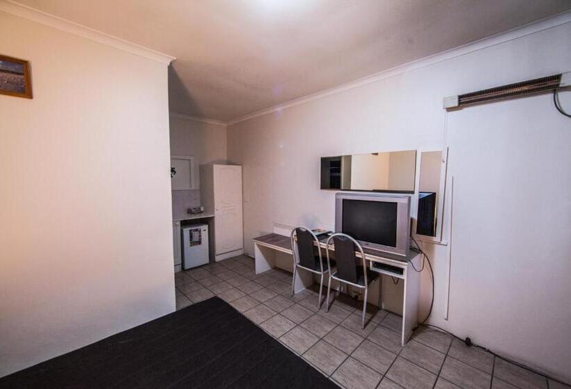 חדר אקונומי, Elkira Court Motel