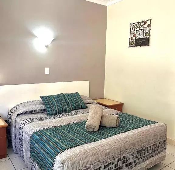 اتاق اکونومی, Elkira Court Motel