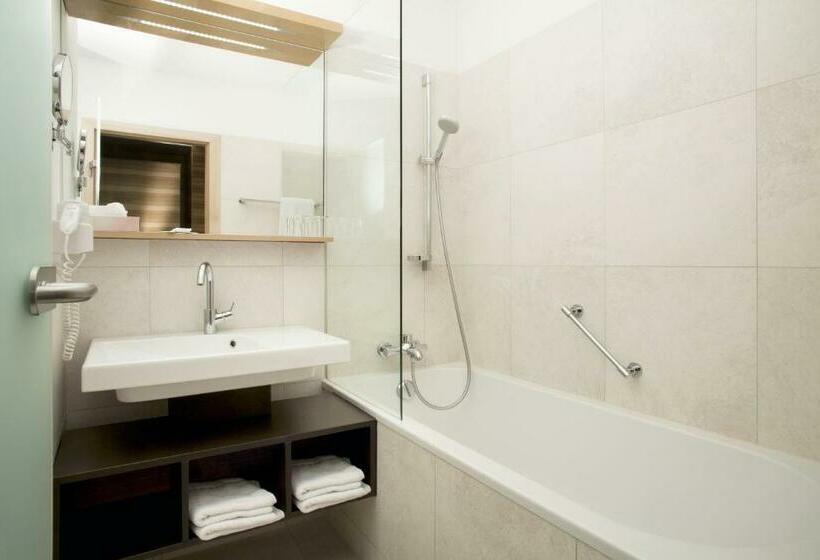 اتاق استاندارد سه نفره, Alphotel Innsbruck