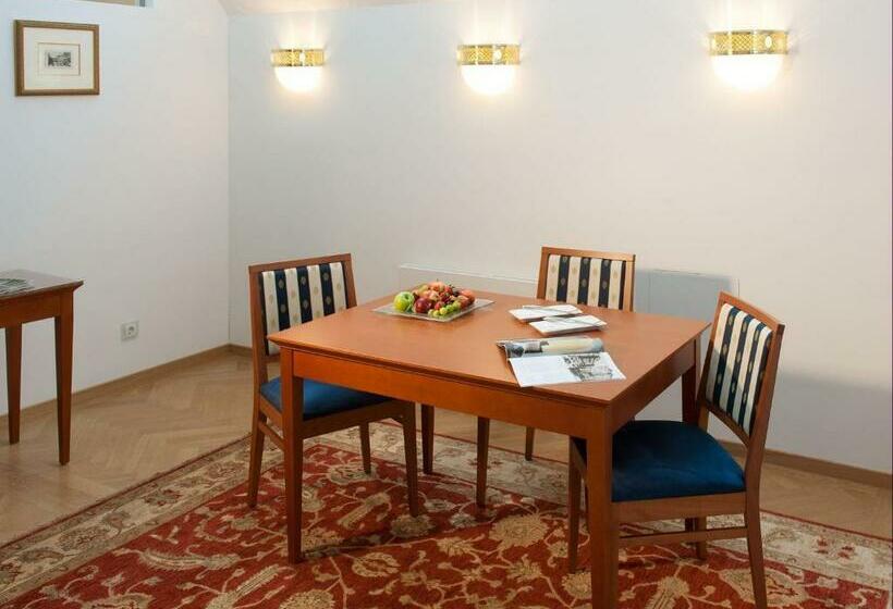 带城市景观带一个卧室的公寓, Ambassador