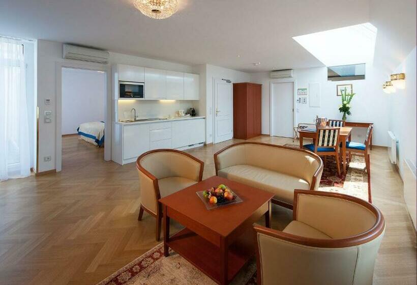 带城市景观带一个卧室的公寓, Ambassador