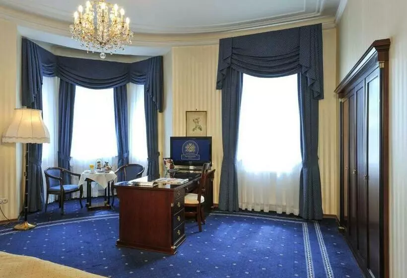 اتاق کلاس بیزنس, Ambassador