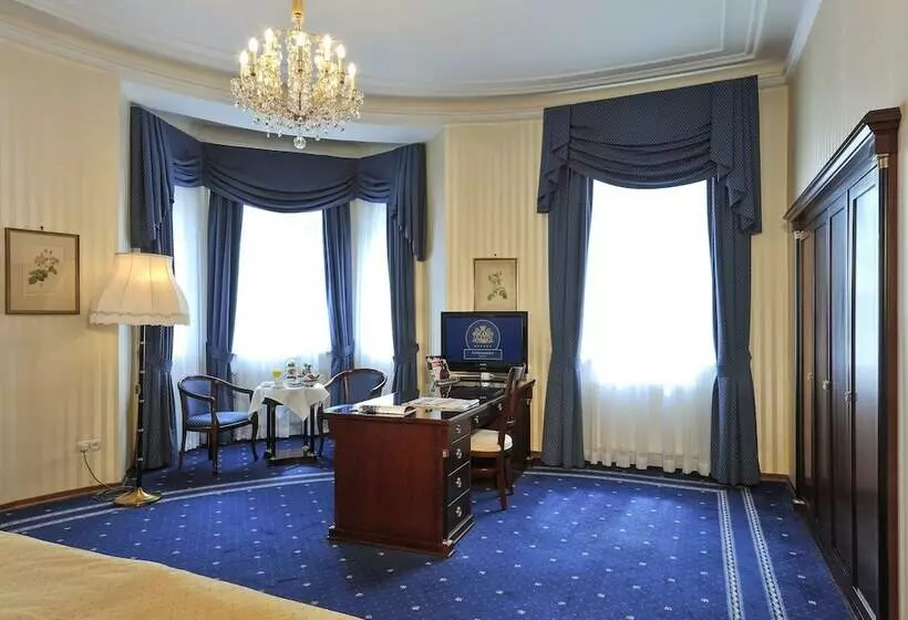 اتاق کلاس بیزنس, Ambassador