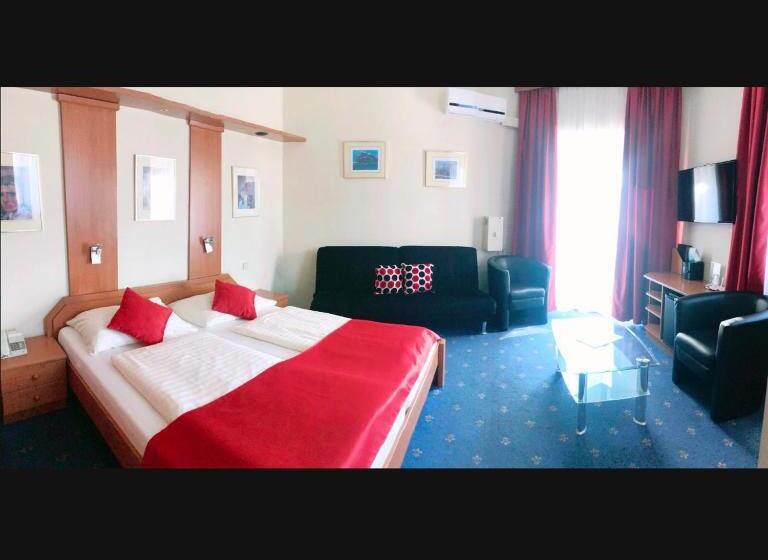 클래식 4인 룸, Aragia