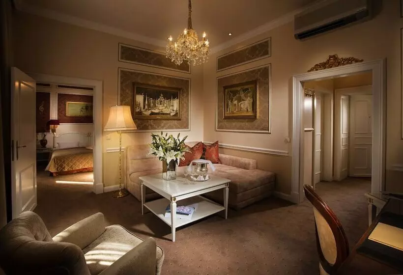 سوئیت سینیور, Bristol Salzburg