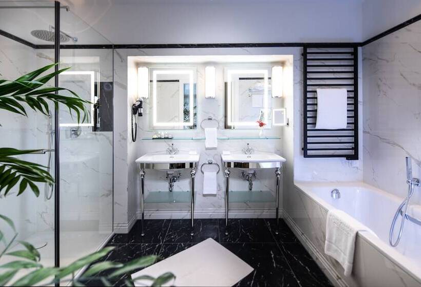 سوییت لوکس, Bristol Salzburg