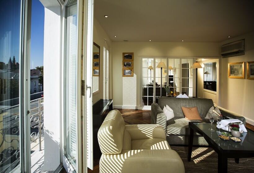 سوییت لوکس, Bristol Salzburg