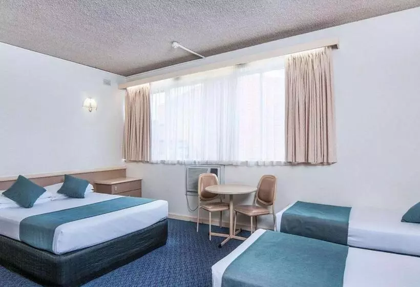 Perhehuone, Comfort Inn Regal Park