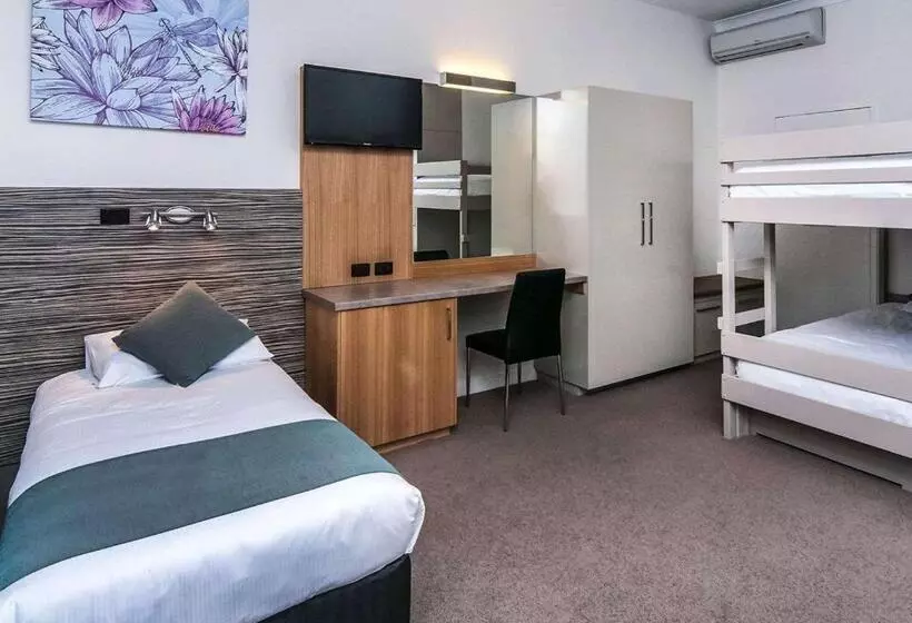 Perhehuone, Comfort Inn Regal Park