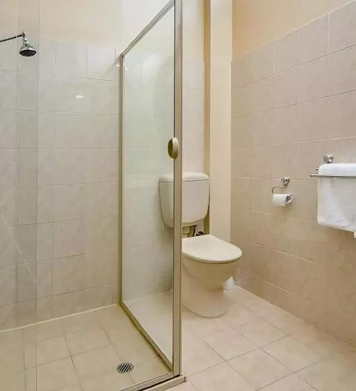 Superior Kolmen Hengen Huone, Comfort Inn Regal Park