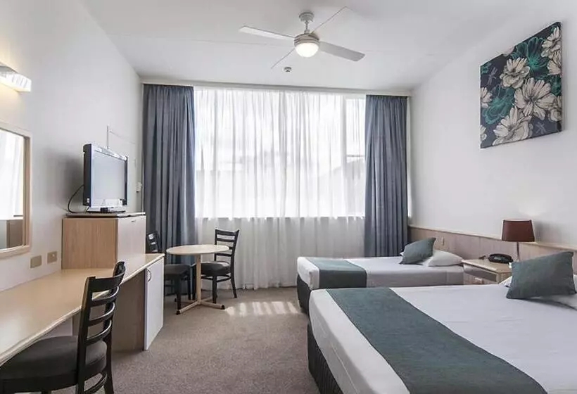 Superior Kolmen Hengen Huone, Comfort Inn Regal Park