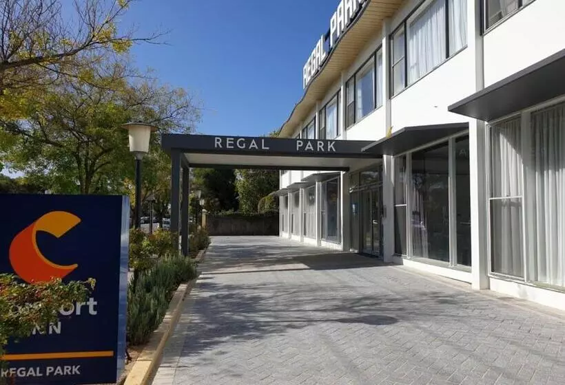 Superior Kolmen Hengen Huone, Comfort Inn Regal Park