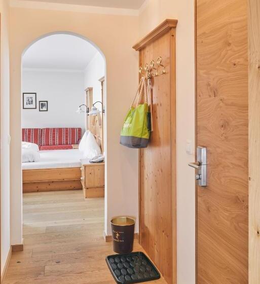 סוויטת ג'וניור, Gamsleiten