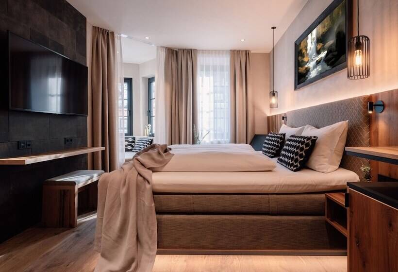 スーペリアールーム, Johann Schladming