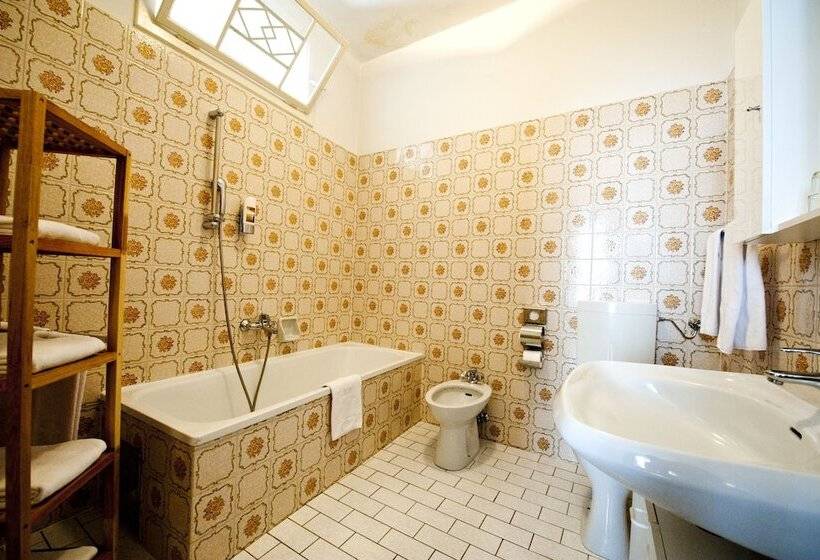 غرفة سوبيريور, Mariahilf