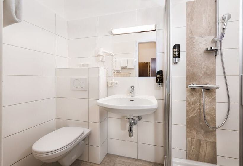 غرفة سوبيريور ثلاثية, Mariahilf