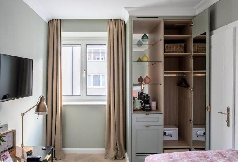 اتاق استاندارد یک نفره, Numa L Mozart